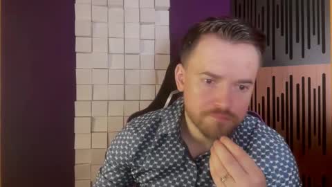 Snapshot of oscarsavage chatting on 03.02.25 Oscar Steel Savage online show from 03.02.25
