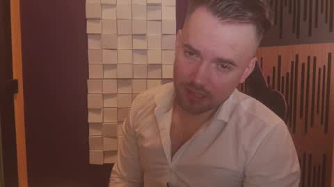 Snapshot of oscarsavage chatting on 03.05.25 Oscar Steel Savage online show from 03.05.25
