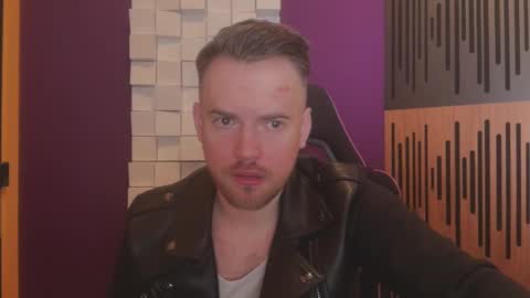 Snapshot of oscarsavage chatting on 03.09.25 Oscar Steel Savage online show from 03.09.25