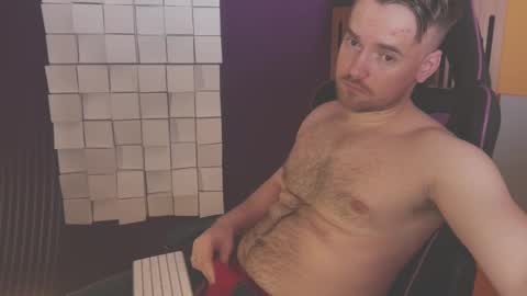 Snapshot of oscarsavage chatting on 03.10.25 Oscar Steel Savage online show from 03.10.25