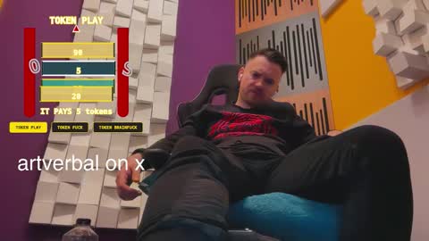 Snapshot of oscarsavage chatting on 10.11.25 Oscar Steel Savage online show from 10.11.25