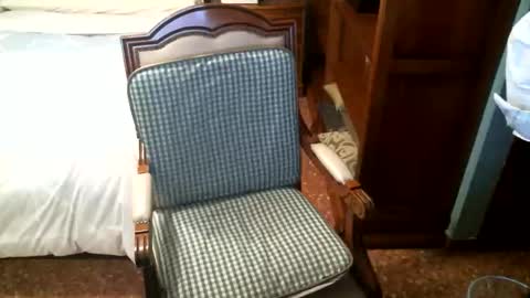 Snapshot of oscarw chatting on 12.20.25 Oscar online show from 12.20.25