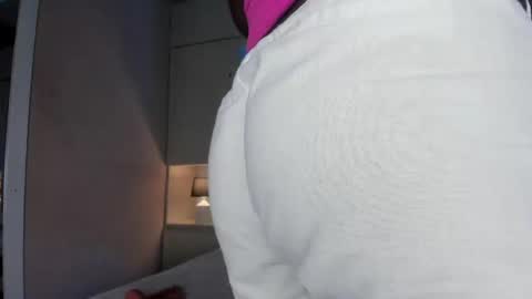 Snapshot of oshun_444 chatting on 05.11.26 oshun_444 online show from 05.11.26