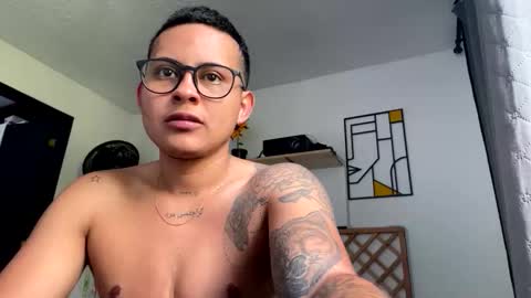 Snapshot of osito_mx chatting on 10.21.25 Mateo online show from 10.21.25