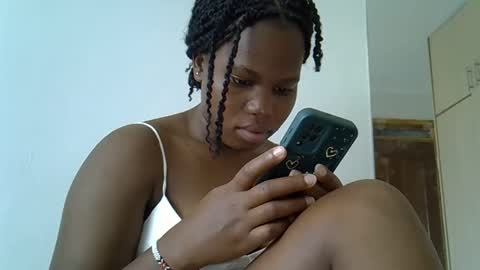 osoprettyebony online show from 11.25.25