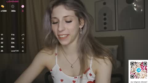 Snapshot of ottiliebolyard chatting on 02.10.26 Anne online show from 02.10.26