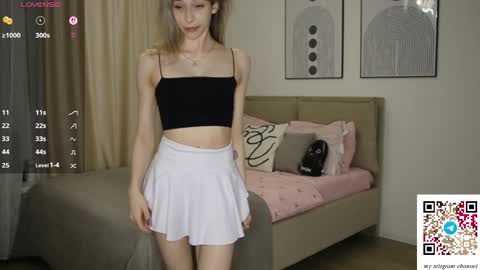 Snapshot of ottiliebolyard chatting on 04.01.26 Anne online show from 04.01.26