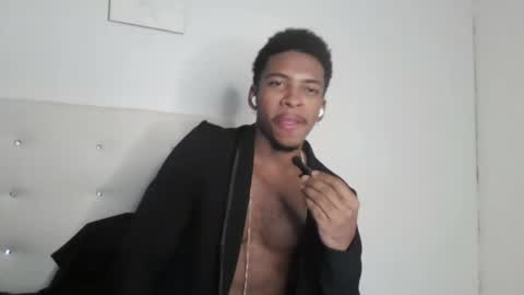 Snapshot of owen_222 chatting on 12.05.25 Owen online show from 12.05.25