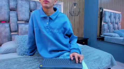 Snapshot of owen__johnson chatting on 11.30.25 Owen Johnson online show from 11.30.25