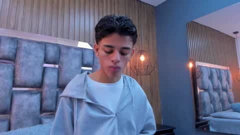 Snapshot of owen__johnson chatting on 12.17.25 Owen Johnson online show from 12.17.25