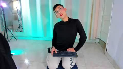 owen_stone1 online show from 07.10.26