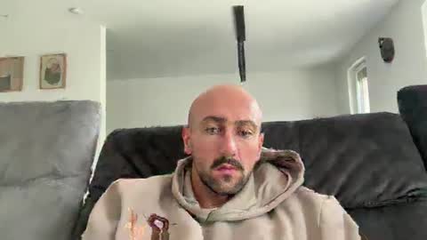 Snapshot of oxlade59 chatting on 11.04.25 oxlade59 online show from 11.04.25