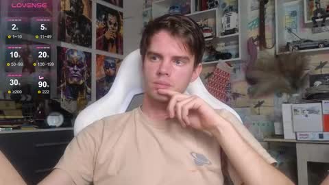 Snapshot of oxmikexo chatting on 12.19.25 Mike online show from 12.19.25