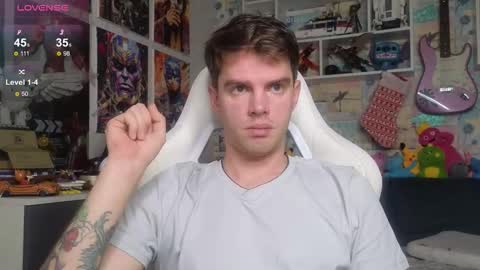 Snapshot of oxmikexo chatting on 01.12.26 Mike online show from 01.12.26