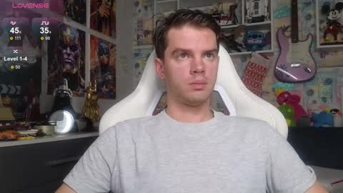 Snapshot of oxmikexo chatting on 01.13.26 Mike online show from 01.13.26