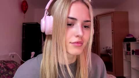 Snapshot of ozellagranville chatting on 03.05.26 Eva online show from 03.05.26