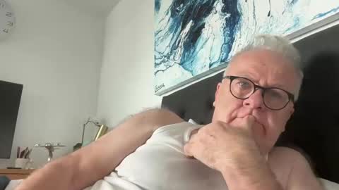 Snapshot of ozhairybearxxxx chatting on 12.31.24 ozhairybearxxxx online show from 12.31.24