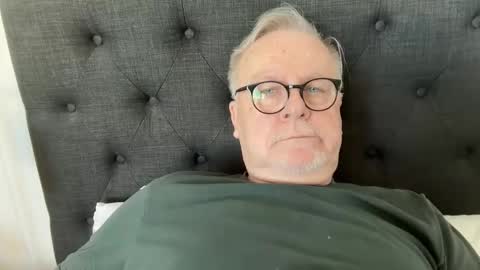 Snapshot of ozhairybearxxxx chatting on 09.15.25 ozhairybearxxxx online show from 09.15.25