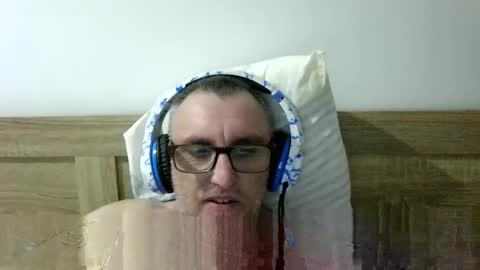Snapshot of ozzie_male77 chatting on 09.28.25 Brian online show from 09.28.25