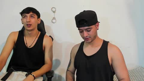 Snapshot of p_jhon chatting on 02.13.25 P online show from 02.13.25