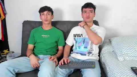 Snapshot of p_jhon chatting on 11.04.25 P online show from 11.04.25