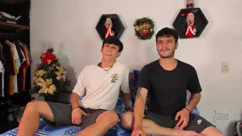 Snapshot of p_jhon chatting on 11.25.25 P online show from 11.25.25