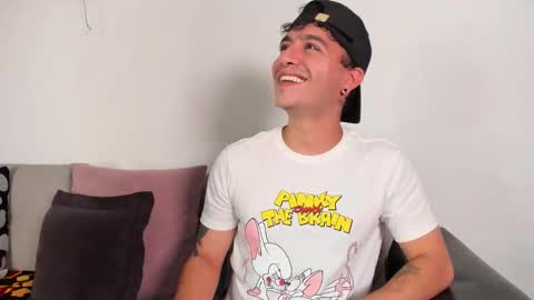 Snapshot of p_jhon chatting on 11.27.25 P online show from 11.27.25