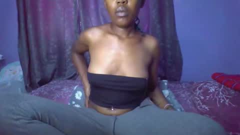 Snapshot of p_valley761523 chatting on 10.24.25 Val online show from 10.24.25