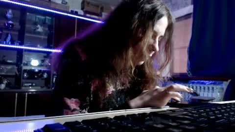 Ella online show from 04.21.26