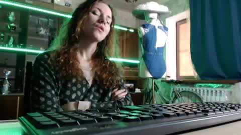 Ella online show from 05.03.26