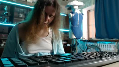 Ella online show from 05.04.26