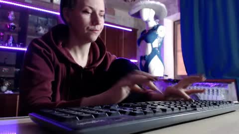 Ella online show from 05.06.26