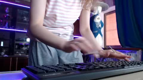 Ella online show from 05.07.26