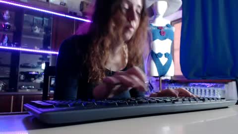 Ella online show from 05.10.26