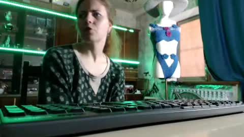 Ella online show from 05.11.26
