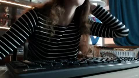 Ella online show from 05.12.26
