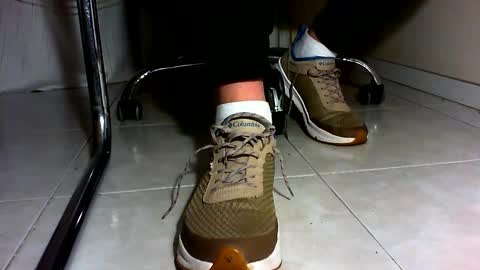 Snapshot of pablomenesssl chatting on 12.27.24 Pablo Meness online show from 12.27.24