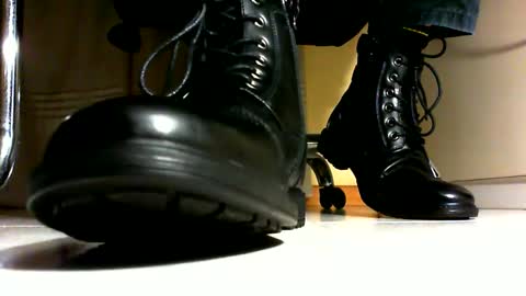 Snapshot of pablomenesssl chatting on 01.05.25 Pablo Meness online show from 01.05.25