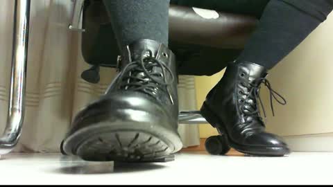 Snapshot of pablomenesssl chatting on 01.07.25 Pablo Meness online show from 01.07.25