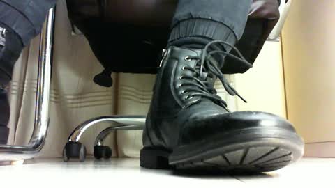 Snapshot of pablomenesssl chatting on 01.22.25 Pablo Meness online show from 01.22.25