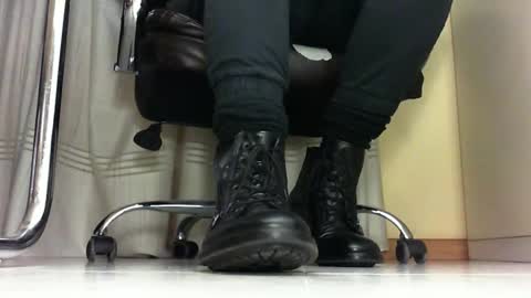 Snapshot of pablomenesssl chatting on 02.01.25 Pablo Meness online show from 02.01.25