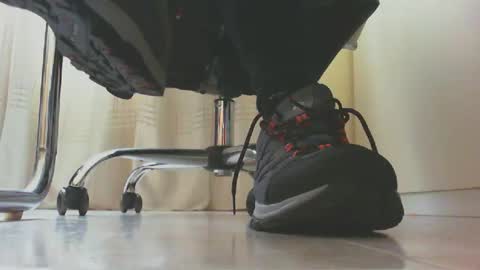 Snapshot of pablomenesssl chatting on 02.06.25 Pablo Meness online show from 02.06.25