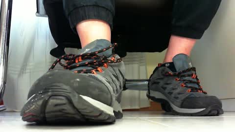 Snapshot of pablomenesssl chatting on 02.10.25 Pablo Meness online show from 02.10.25