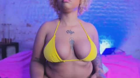 Snapshot of pamela_west chatting on 12.18.25 Pamela West online show from 12.18.25