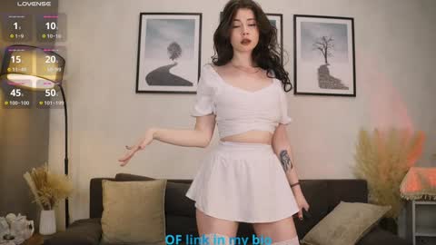 Snapshot of pamelaryant chatting on 11.24.25 Diana online show from 11.24.25