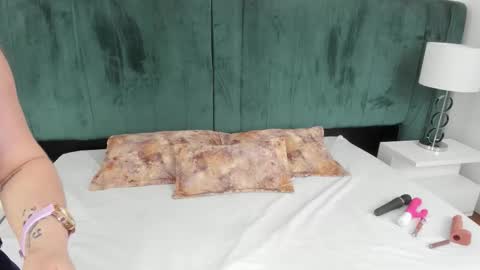 Snapshot of pandorabianchi_ chatting on 09.24.25 PANDORA online show from 09.24.25