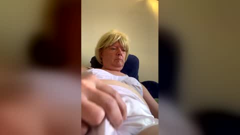 Snapshot of pantyvloletlace chatting on 12.03.25 Pantyvioletlace online show from 12.03.25