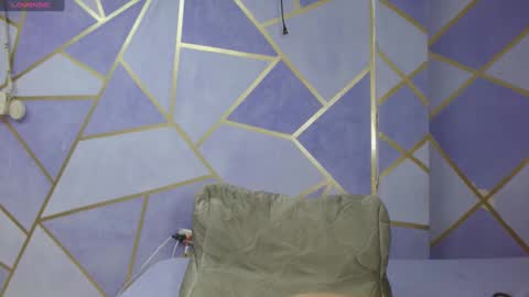 Paola Stone online show from 10.04.25