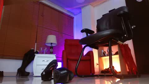 Snapshot of paola_xxt chatting on 11.13.25 PAOLA online show from 11.13.25