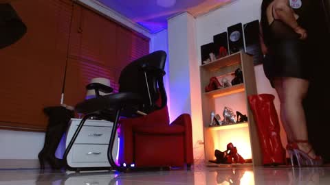 Snapshot of paola_xxt chatting on 11.26.25 PAOLA online show from 11.26.25